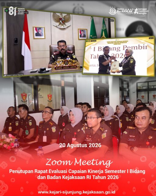 Kejari Sijunjung – Kamis, 20 Agustus 2026. Kepala Kejaksaan Negeri Sijunjung, Bapak Muhammad Ali, S.H., M.Kn., bersama para Kepala Seksi, Kasubagbin, dan seluruh pegawai pada Kejaksaan Negeri Sijunjung mengikuti kegiatan Penutupan Rapat Evaluasi Capaian Kinerja Semester I Bidang dan Badan Kejaksaan RI Tahun 2026 yang dilaksanakan secara daring melalui Zoom Meeting.

Kegiatan penutupan ini merupakan bagian dari rangkaian evaluasi terhadap pelaksanaan tugas dan capaian kinerja selama Semester I Tahun 2026. Melalui kegiatan tersebut, dilakukan penyampaian hasil evaluasi sekaligus penguatan koordinasi dan komitmen dalam meningkatkan pelaksanaan tugas dan fungsi pada masing-masing bidang.

Kegiatan ini juga menjadi momentum untuk melakukan evaluasi dan perbaikan terhadap pelaksanaan program kerja, sehingga ke depan seluruh jajaran dapat bekerja secara lebih efektif, profesional, akuntabel, dan optimal dalam mencapai target kinerja yang telah ditetapkan.

Kejaksaan Negeri Sijunjung berkomitmen untuk terus meningkatkan kualitas kinerja dan memperkuat sinergi seluruh jajaran dalam mendukung pelaksanaan tugas dan fungsi Kejaksaan Republik Indonesia.

#kejaksaanri
#kejarisijunjung
